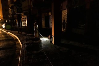 多条地铁瘫痪，停电逼急欧洲人